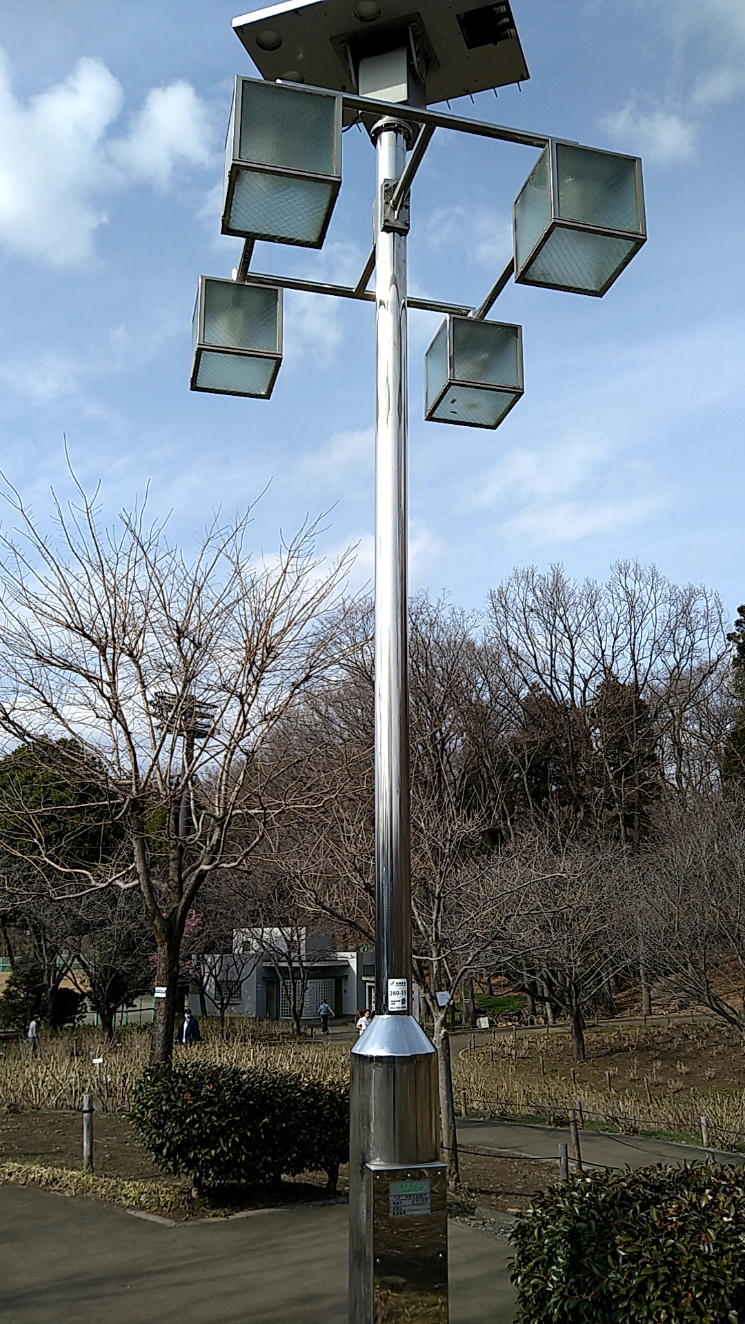 太陽光発電式街路灯